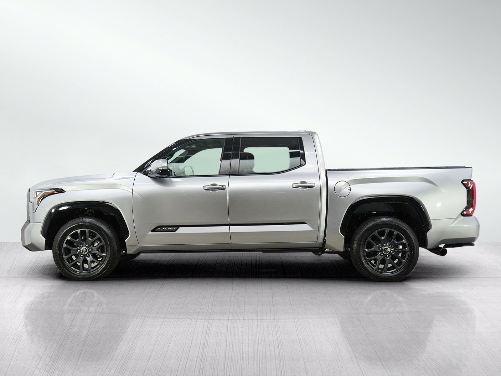 Used 2023 Toyota Tundra Platinum AWD/4WD image 2