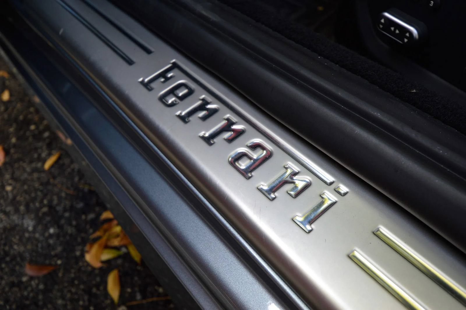 Used 2015 Ferrari California T RWD image 34
