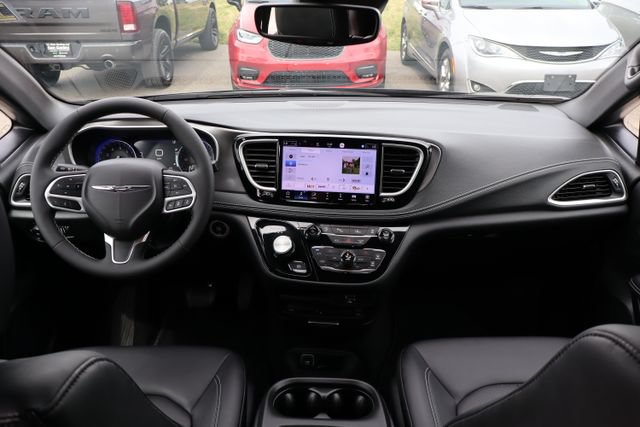 Used 2026 Chrysler Pacifica Select AWD/4WD image 49
