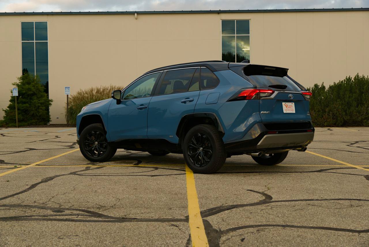 Used 2022 Toyota RAV4 XSE AWD/4WD image 9
