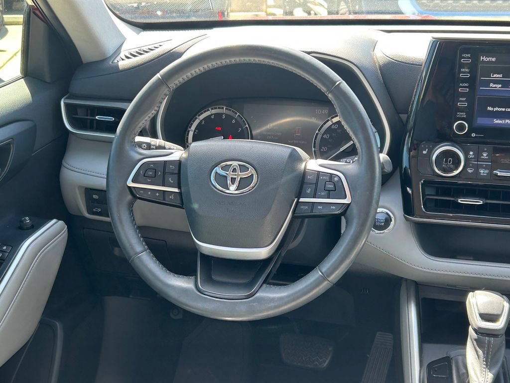 Used 2022 Toyota Highlander XLE FWD image 40