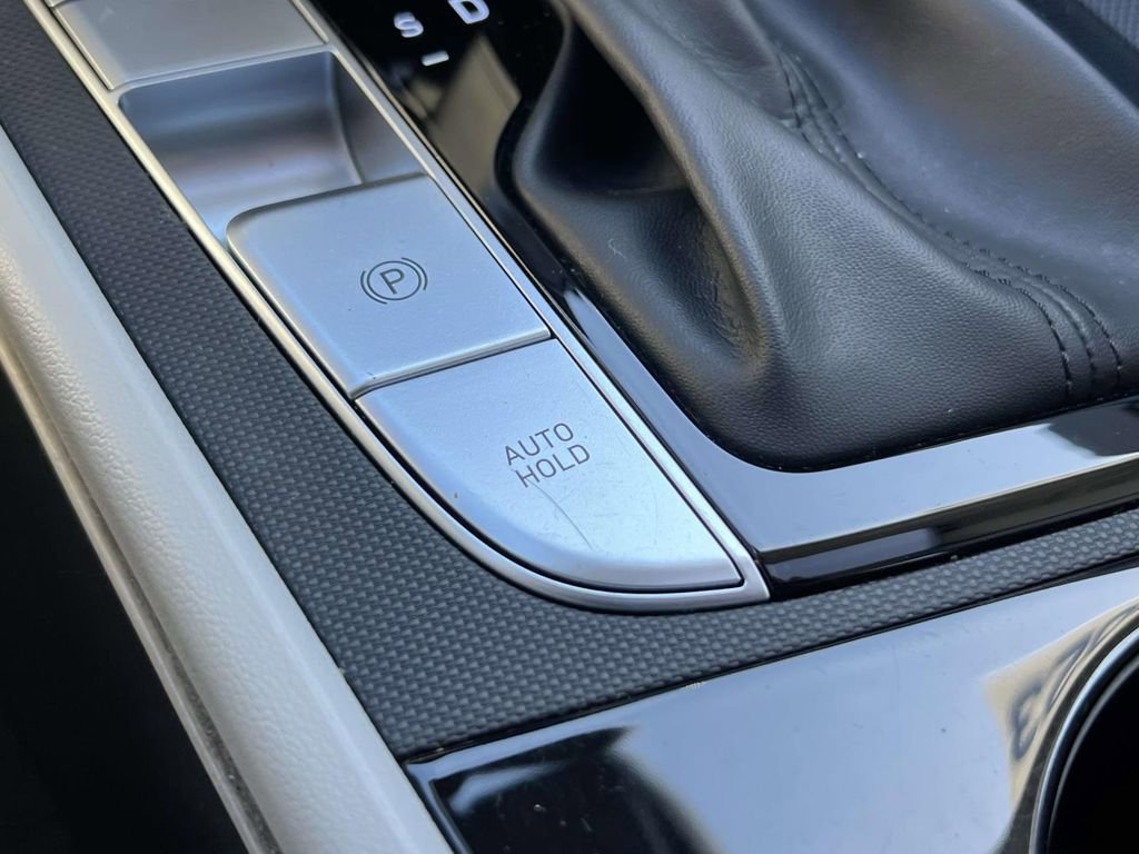 Certified 2023 Hyundai Elantra Limited FWD image 35