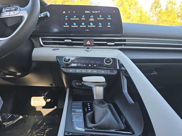 Certified 2025 Hyundai Elantra Limited FWD image 36