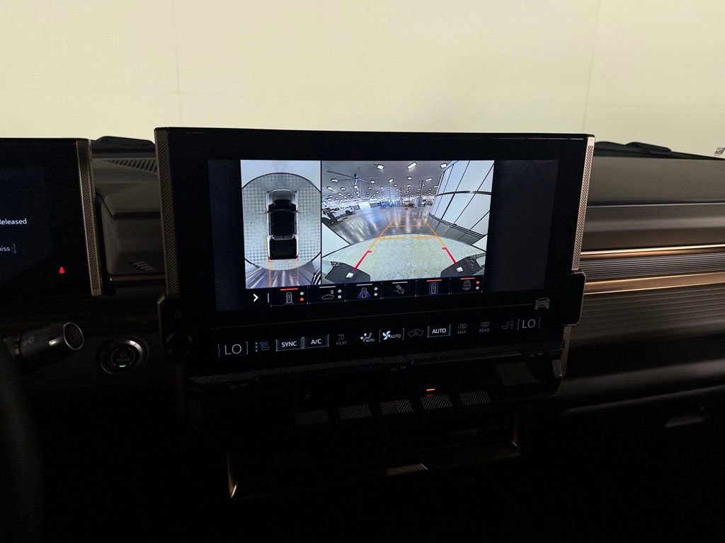 Used 2025 GMC Hummer EV 2X AWD/4WD image 15