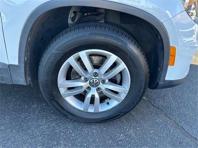 Used 2017 Volkswagen Tiguan S image 12