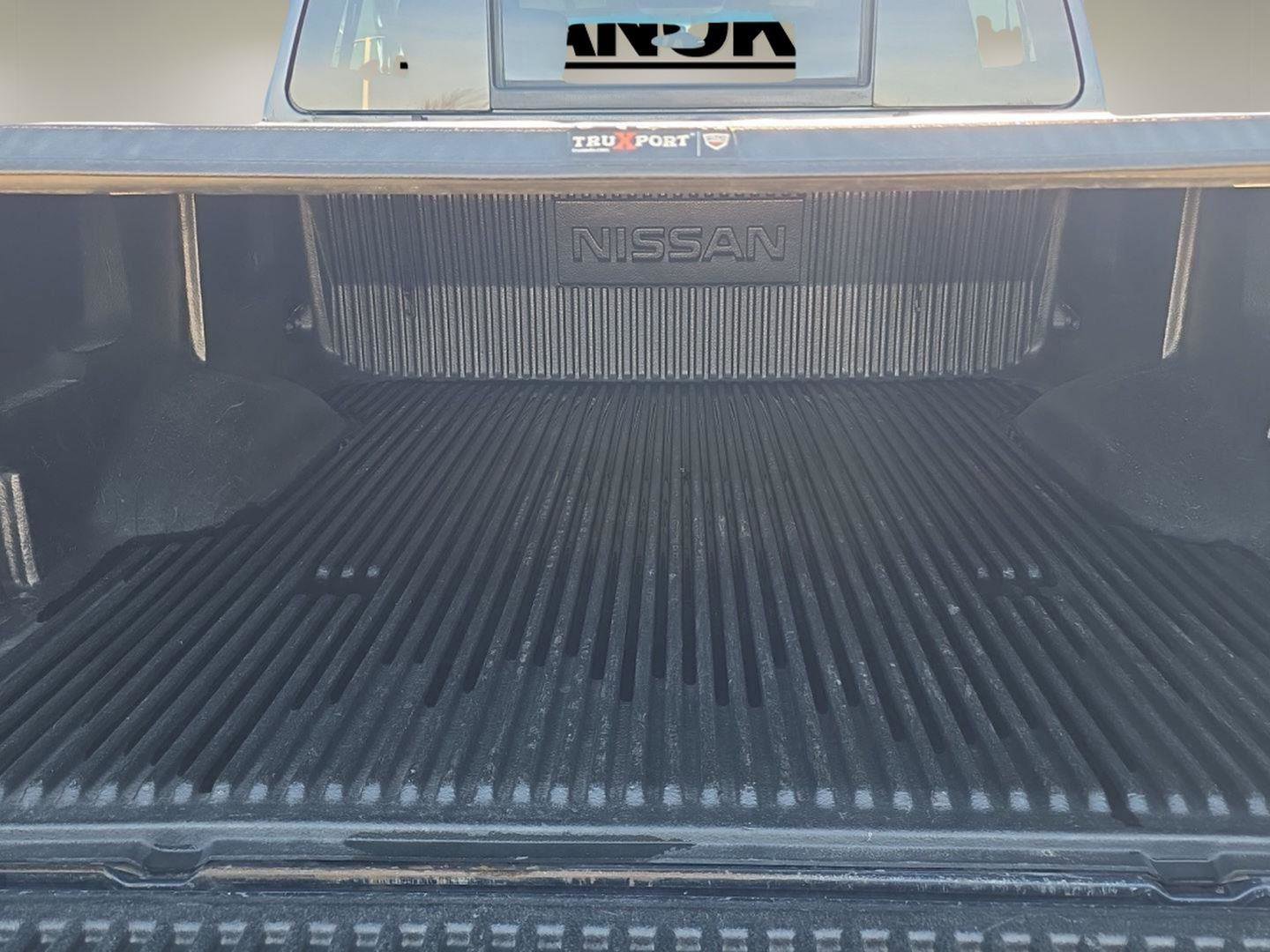 Used 2015 Nissan Titan SV w/ SV Value Truck Package image 15