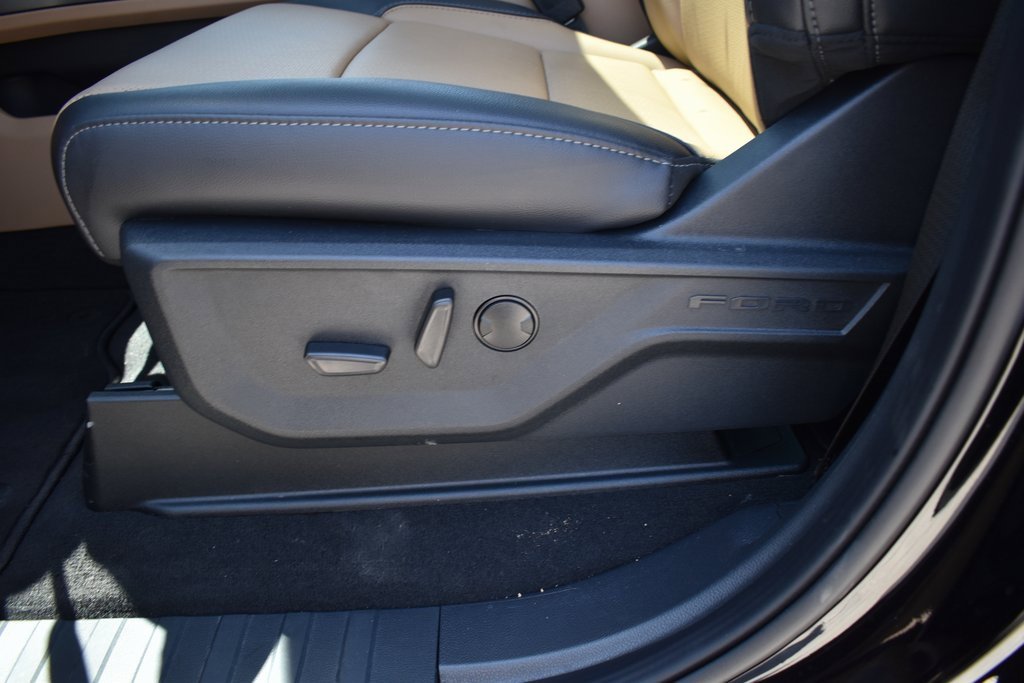 Used 2025 Ford F450 Lariat w/ FX4 Off-Road Package image 25