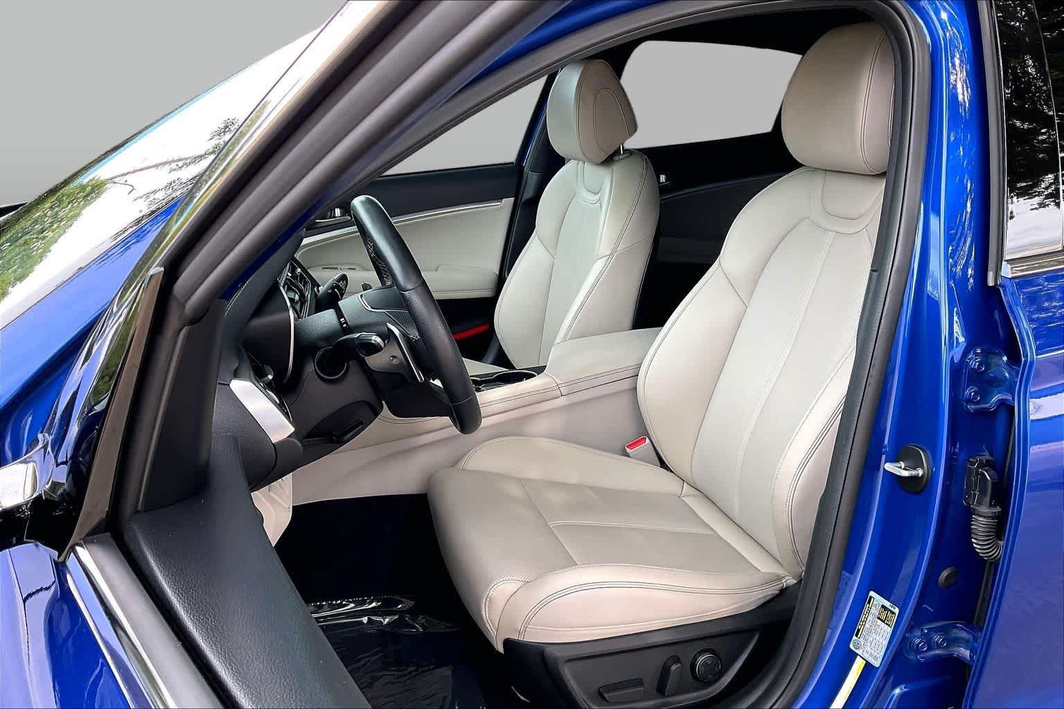 Used 2022 Genesis G70 2.0T RWD image 8