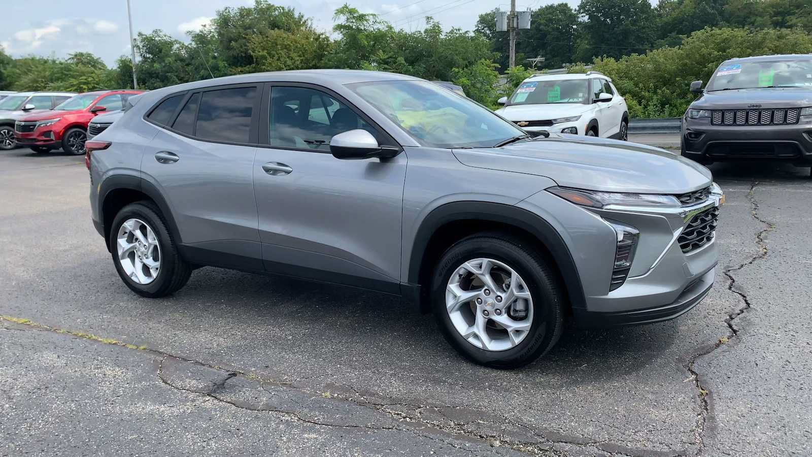 Certified 2025 Chevrolet Trax LS w/ LS Convenience Package FWD image 2