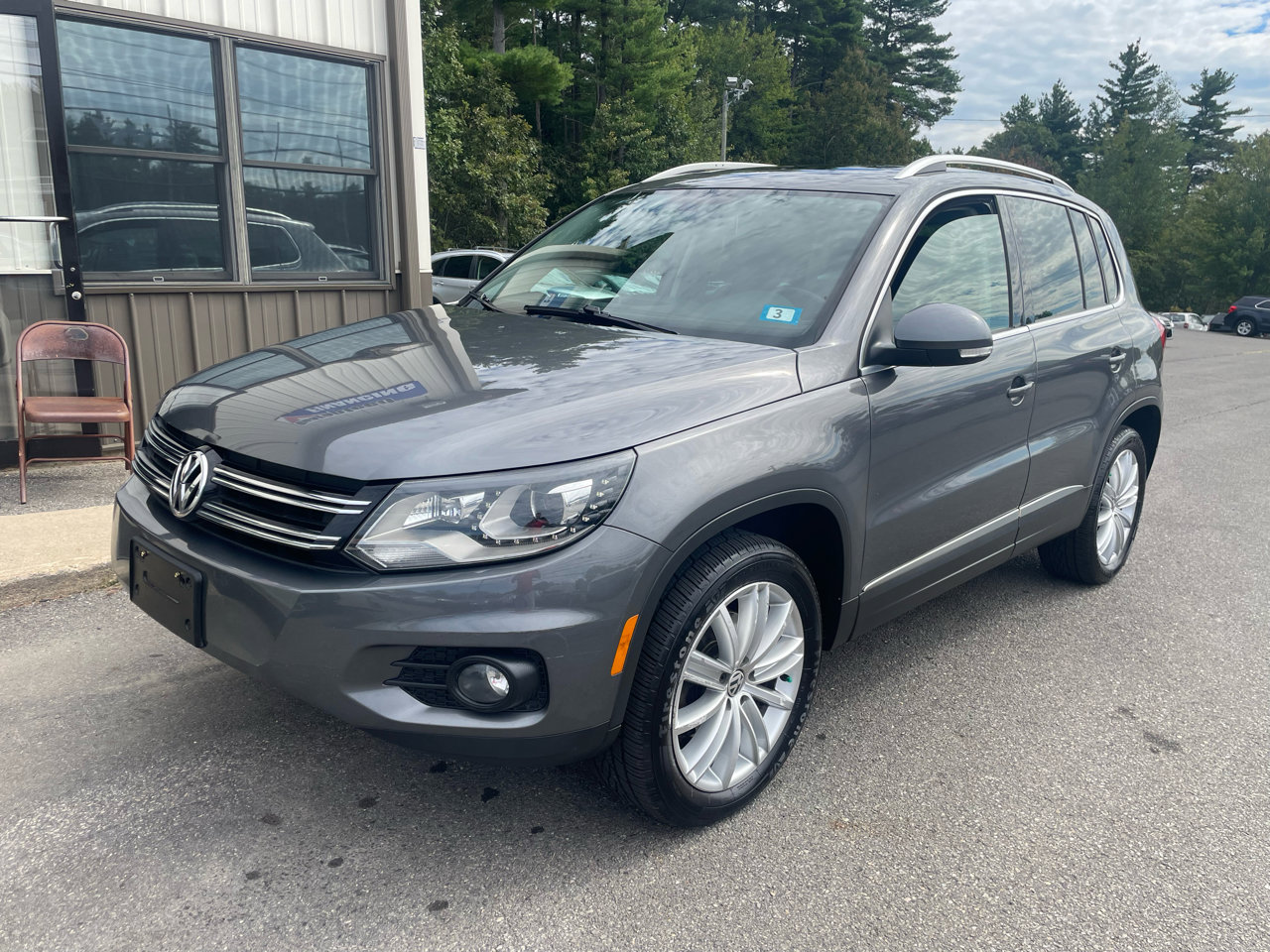 Used 2016 Volkswagen Tiguan SE image 1