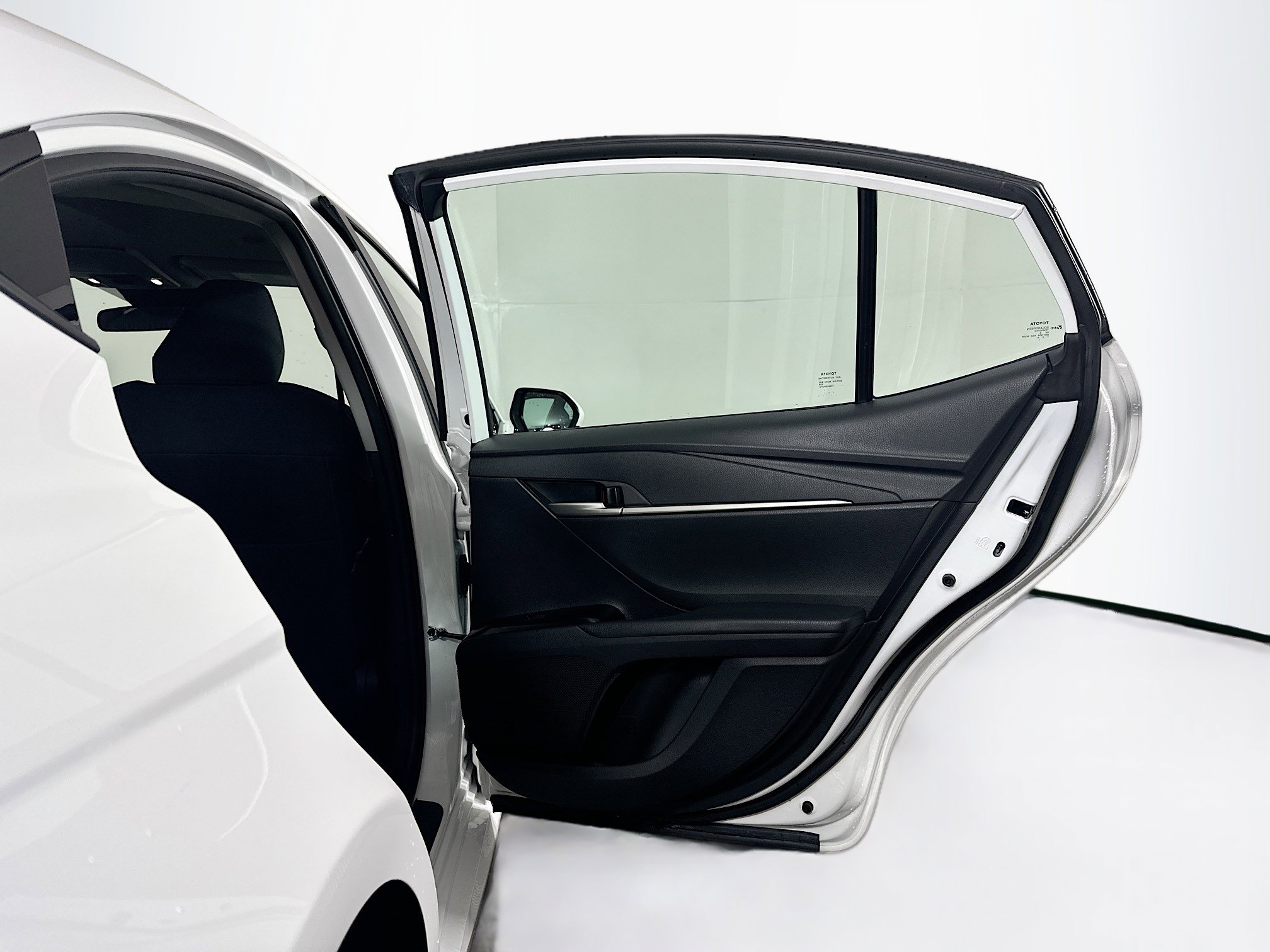 Used 2025 Toyota Camry LE image 29