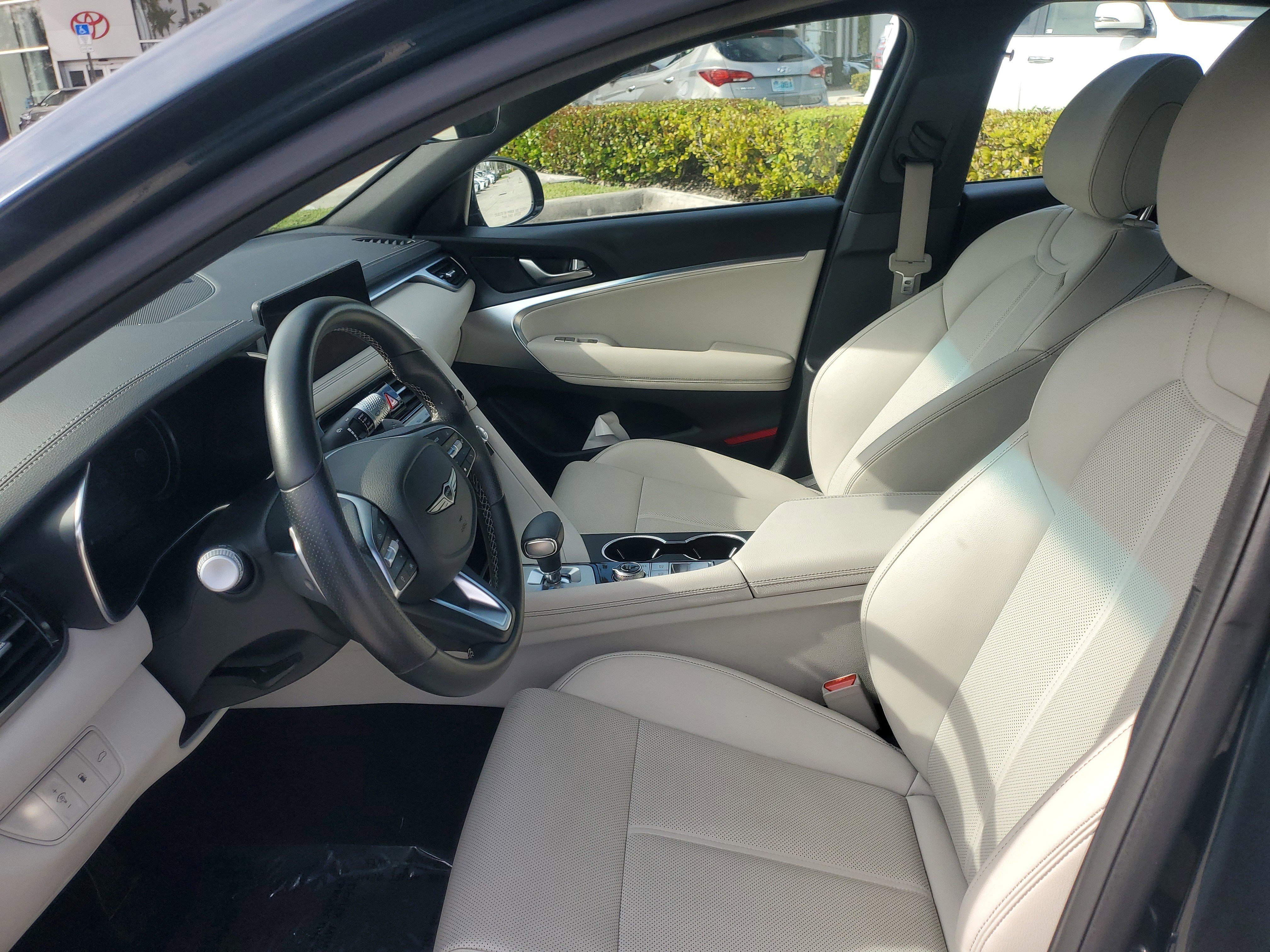 Used 2025 Genesis G70 2.5T image 15