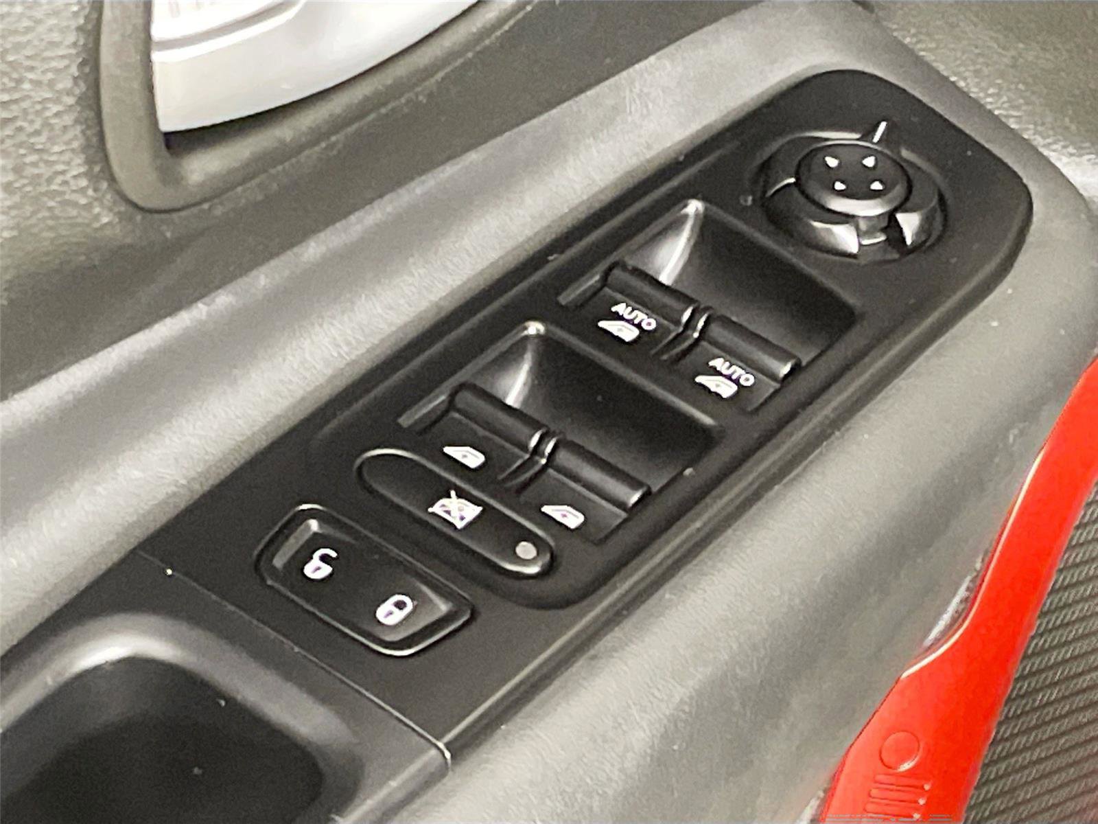 Used 2023 Jeep Renegade Latitude AWD/4WD image 20