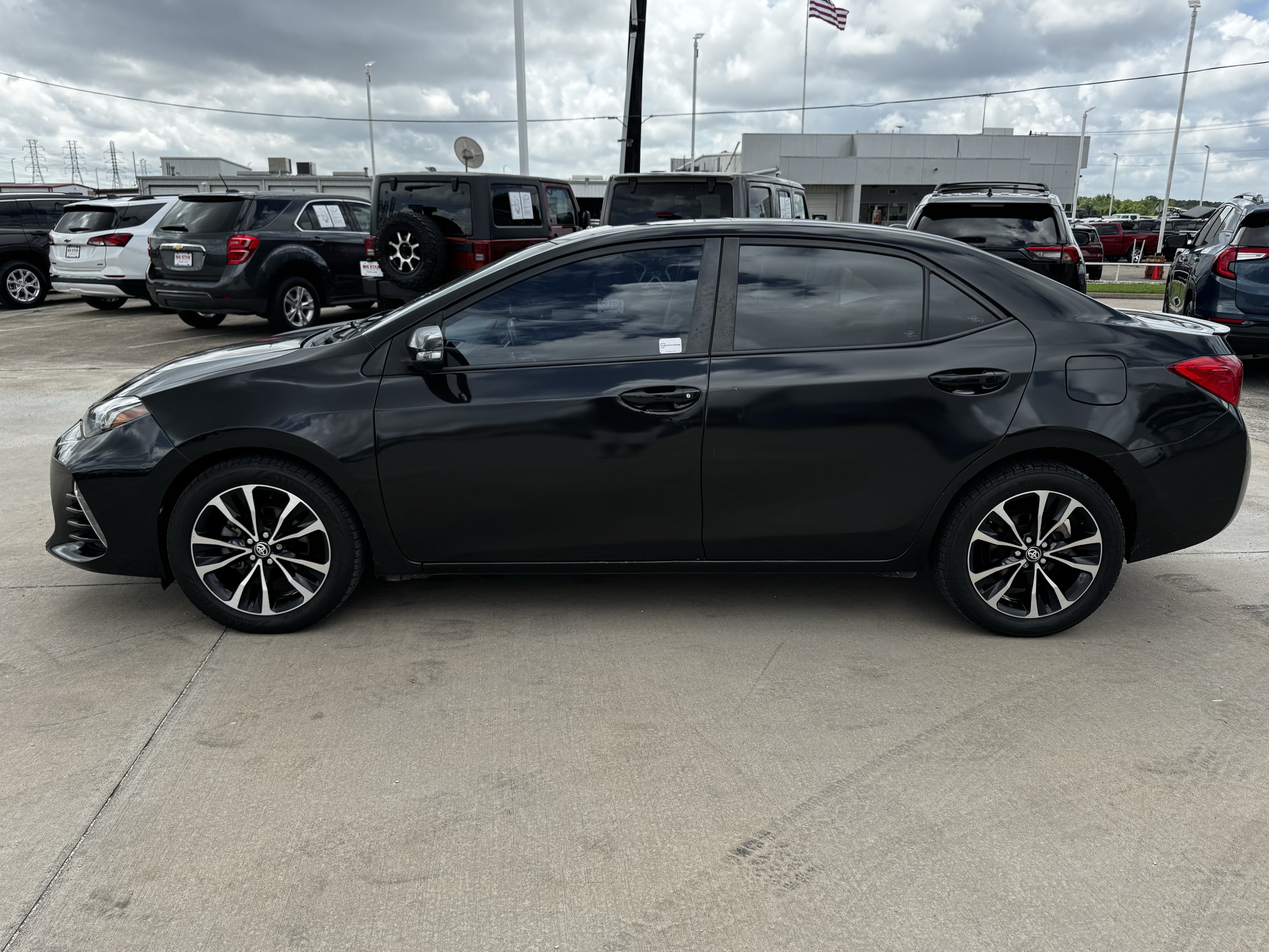 Used 2019 Toyota Corolla XSE FWD image 7