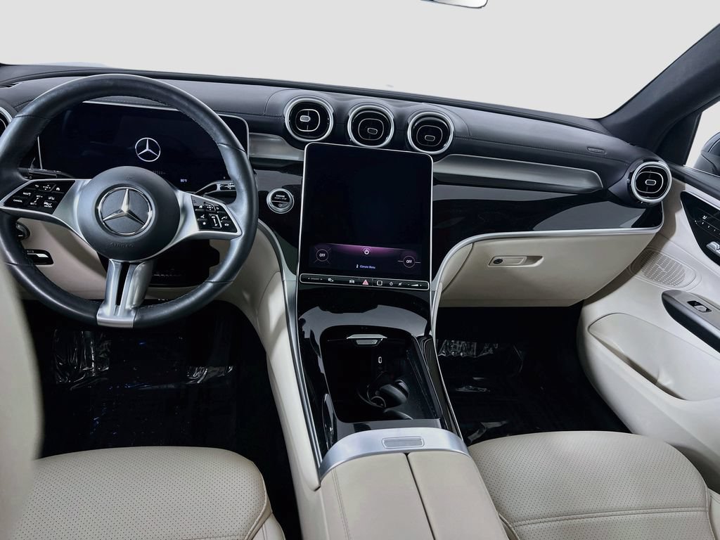 Used 2024 Mercedes-Benz GLC 300 4MATIC image 23
