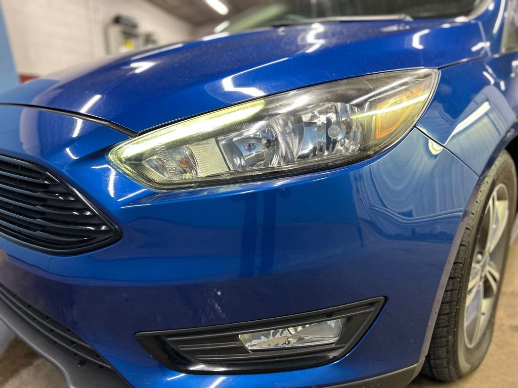 Used 2018 Ford Focus SE w/ SE Appearance Package image 6