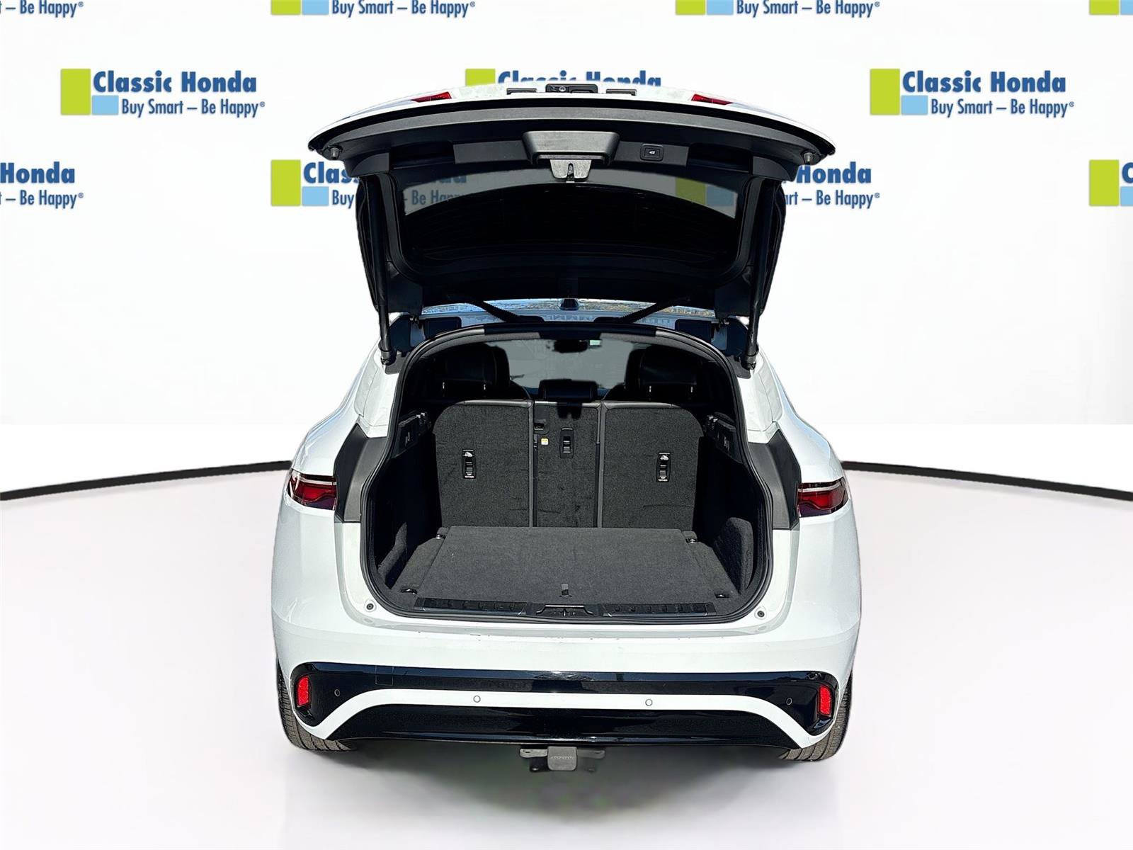 Used 2024 Jaguar F-PACE R-Dynamic S image 31