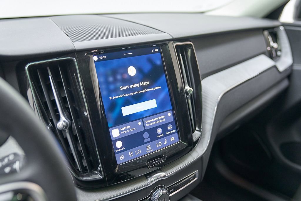 Certified 2025 Volvo XC60 B5 Plus AWD/4WD image 15
