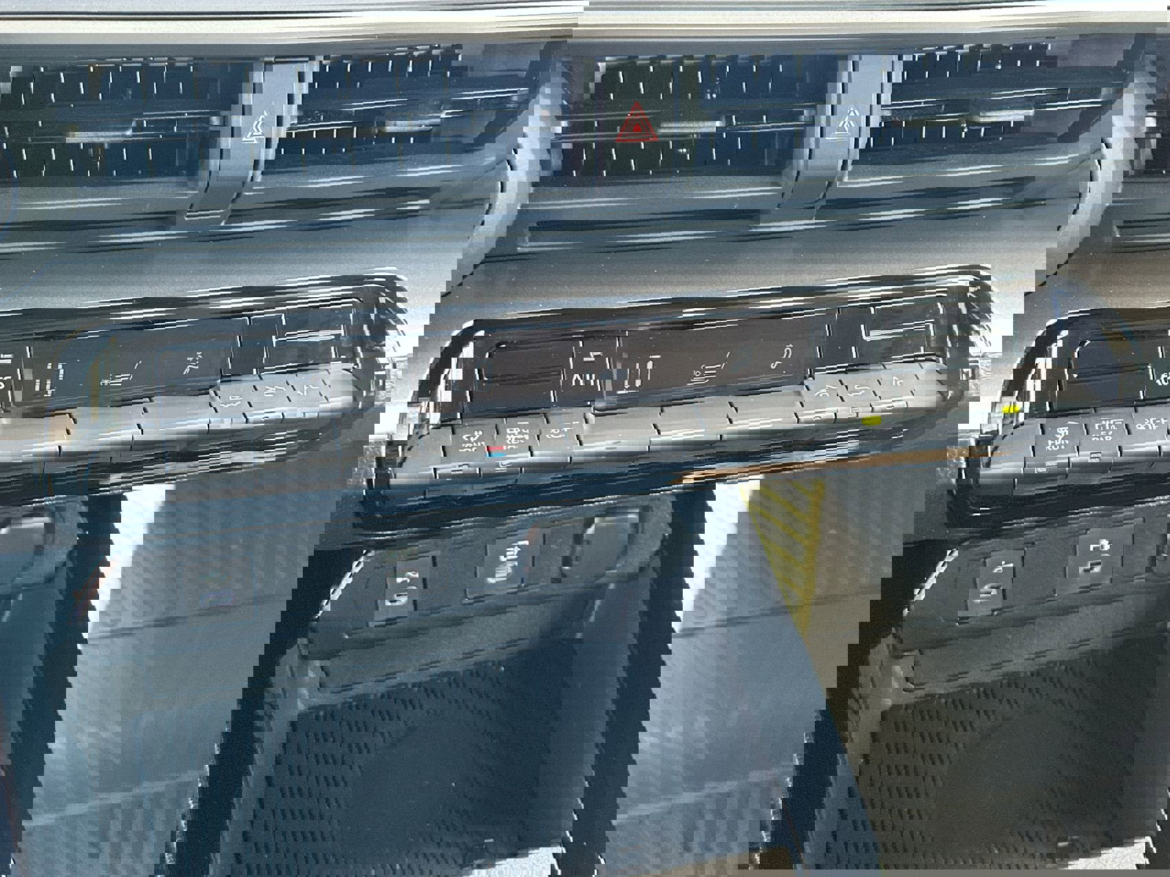 Used 2025 Toyota Prius Limited image 18