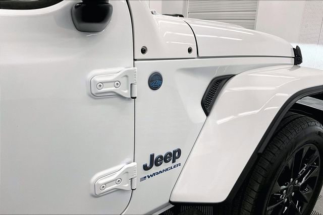 Used 2025 Jeep Wrangler Unlimited Sahara w/ Safety Group image 11