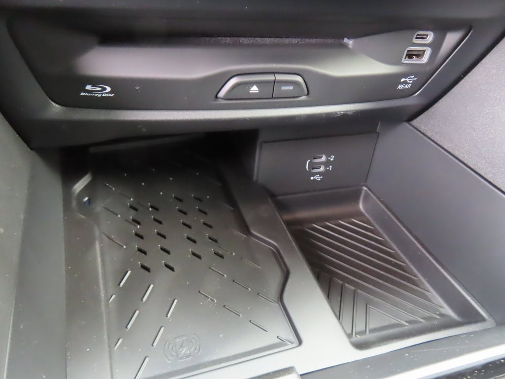 New 2026 Chrysler Pacifica Limited w/ Uconnect Theater Family Group image 13