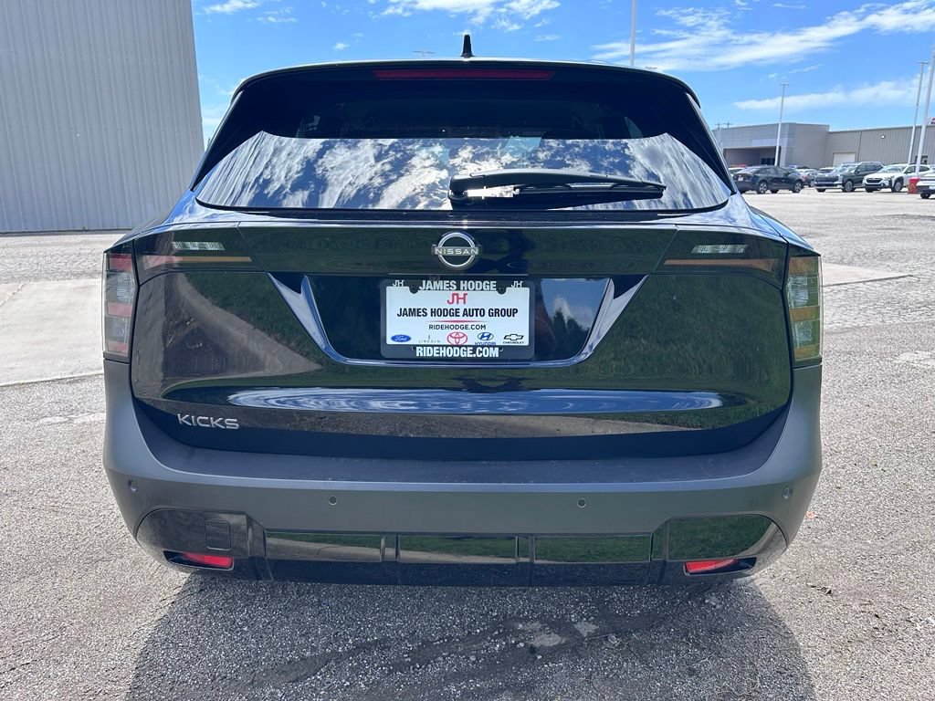 Used 2025 Nissan Kicks SV FWD image 7