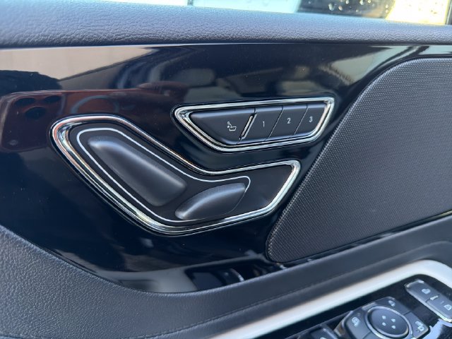 New 2026 Lincoln Aviator AWD w/ Jet Appearance Package image 22