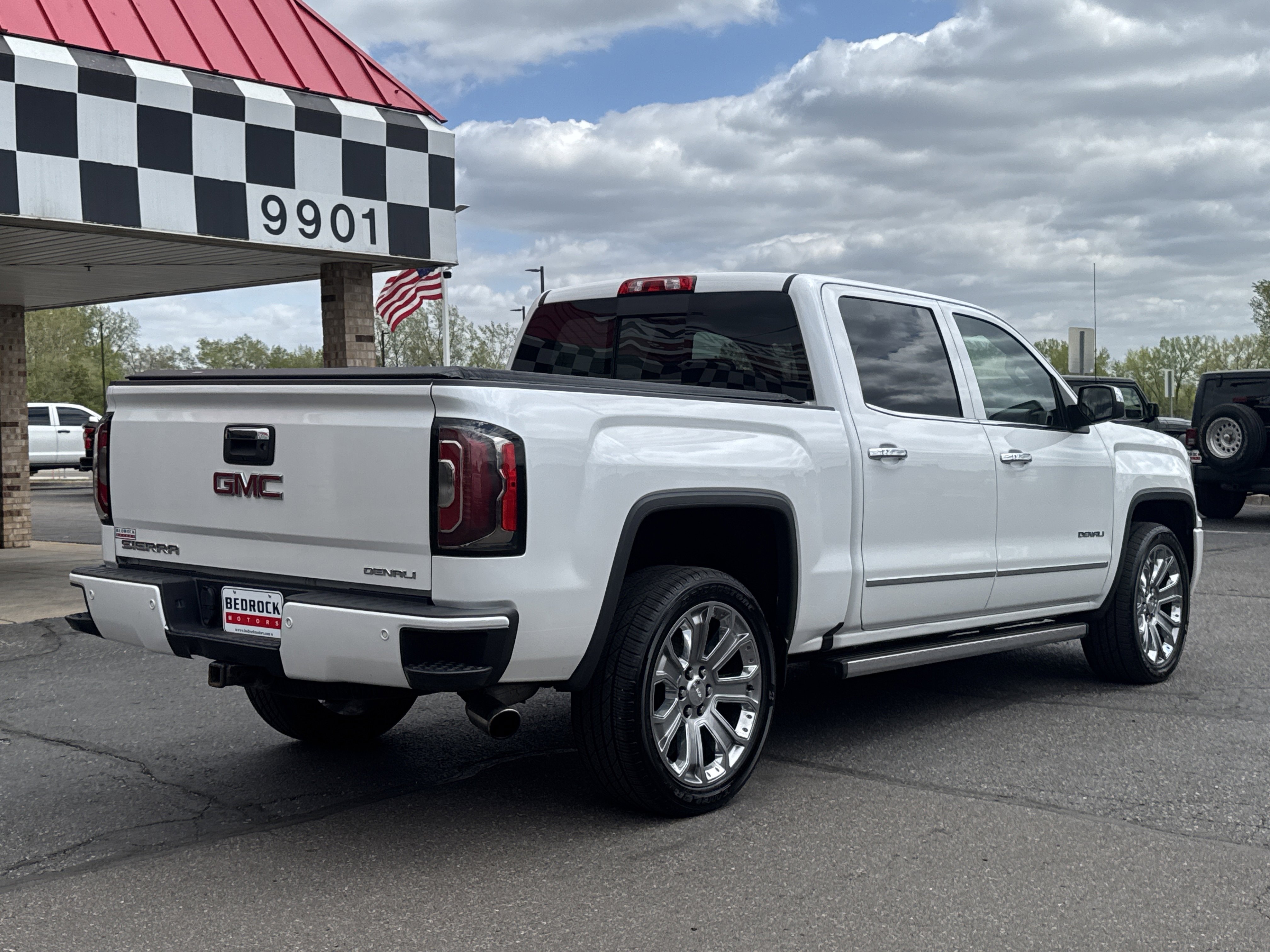 Used 2017 GMC Sierra 1500 Denali w/ Denali Ultimate Package AWD/4WD image 9