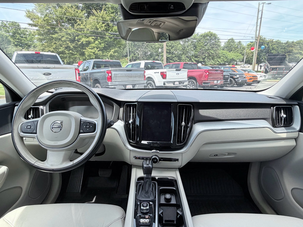 Used 2018 Volvo XC60 T6 Momentum w/ Convenience Package AWD/4WD image 12