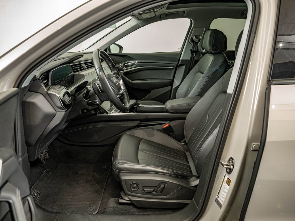 Used 2021 Audi e-tron Premium w/ Convenience Plus Package AWD/4WD image 30