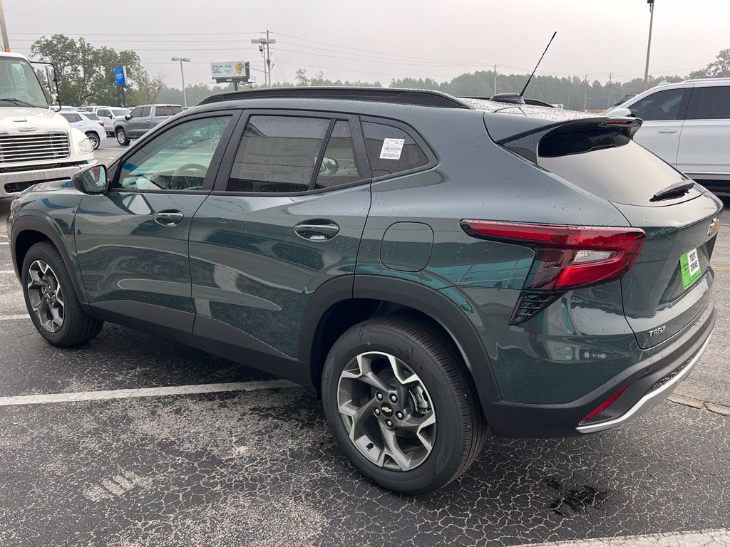 New 2026 Chevrolet Trax LT w/ Driver Confidence Package FWD image 28