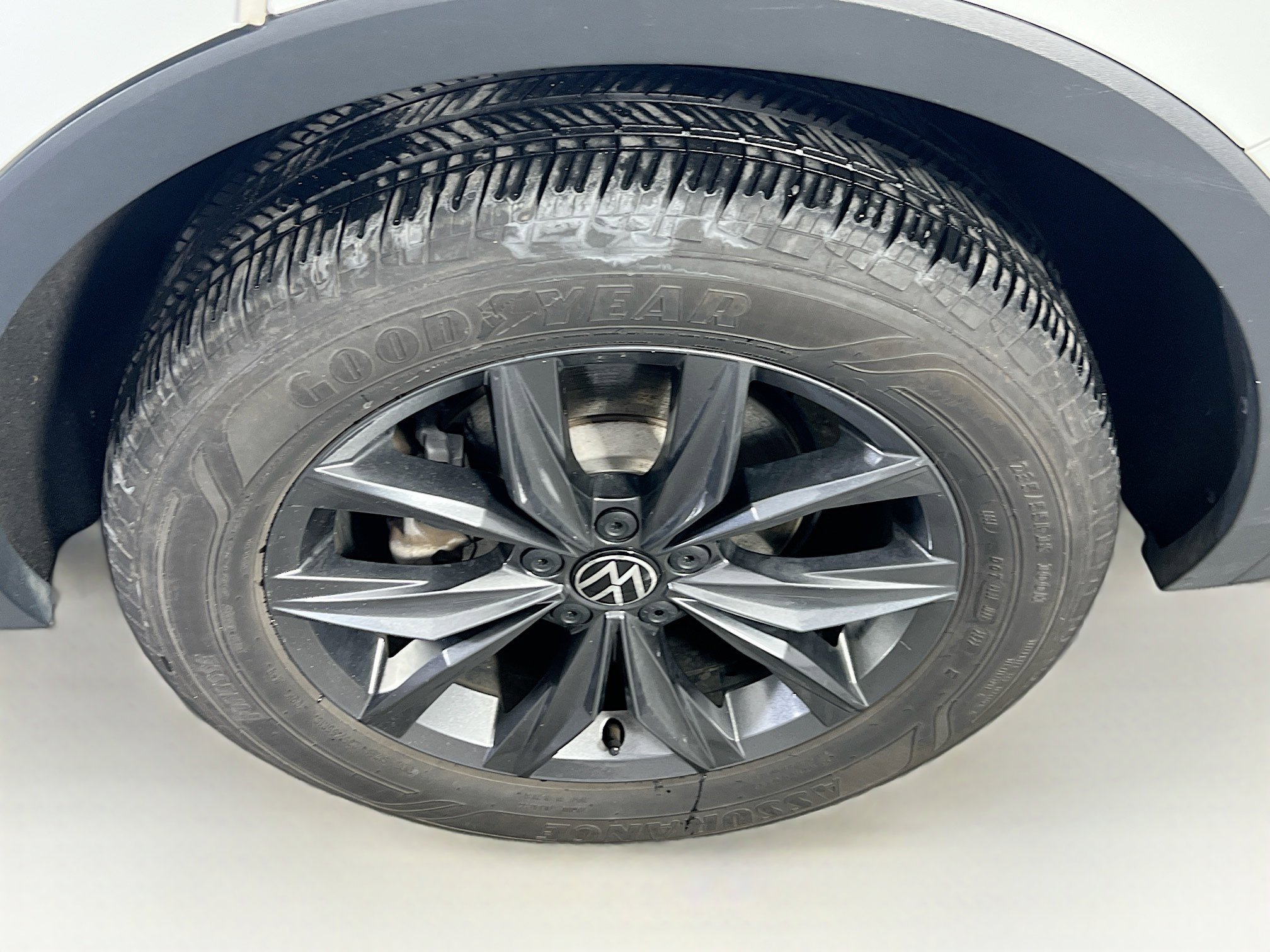 Used 2022 Volkswagen Tiguan SE AWD/4WD image 28