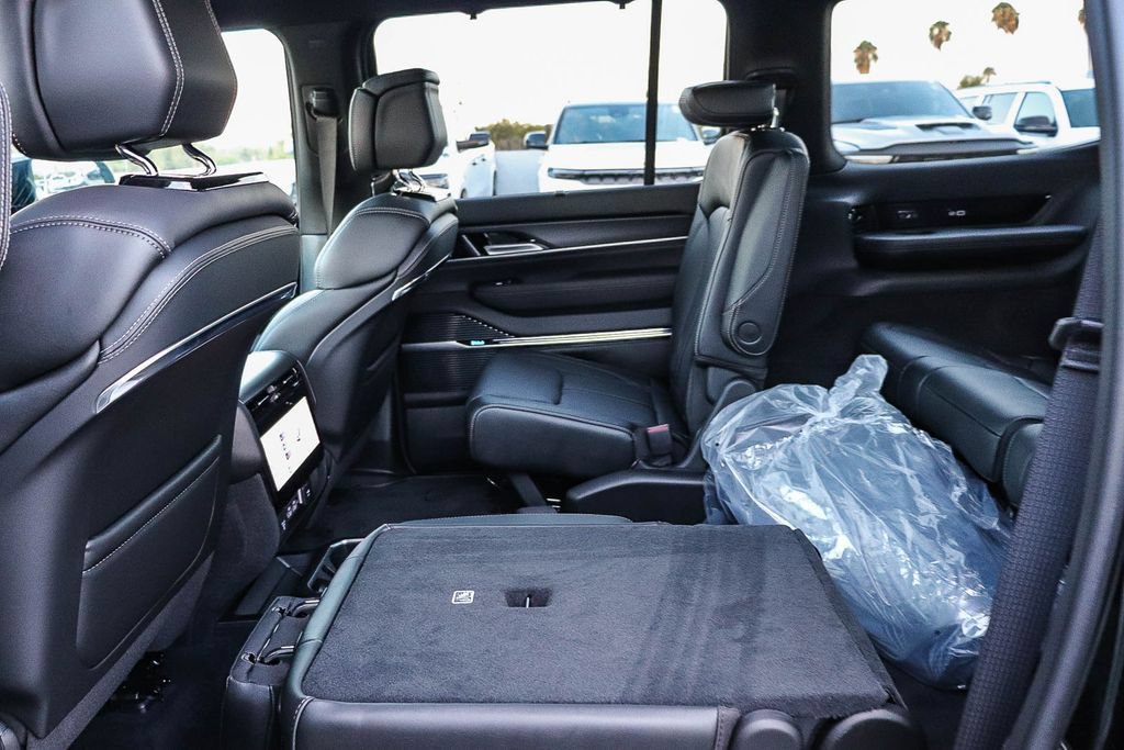 New 2026 Jeep Grand Wagoneer Summit AWD/4WD image 22
