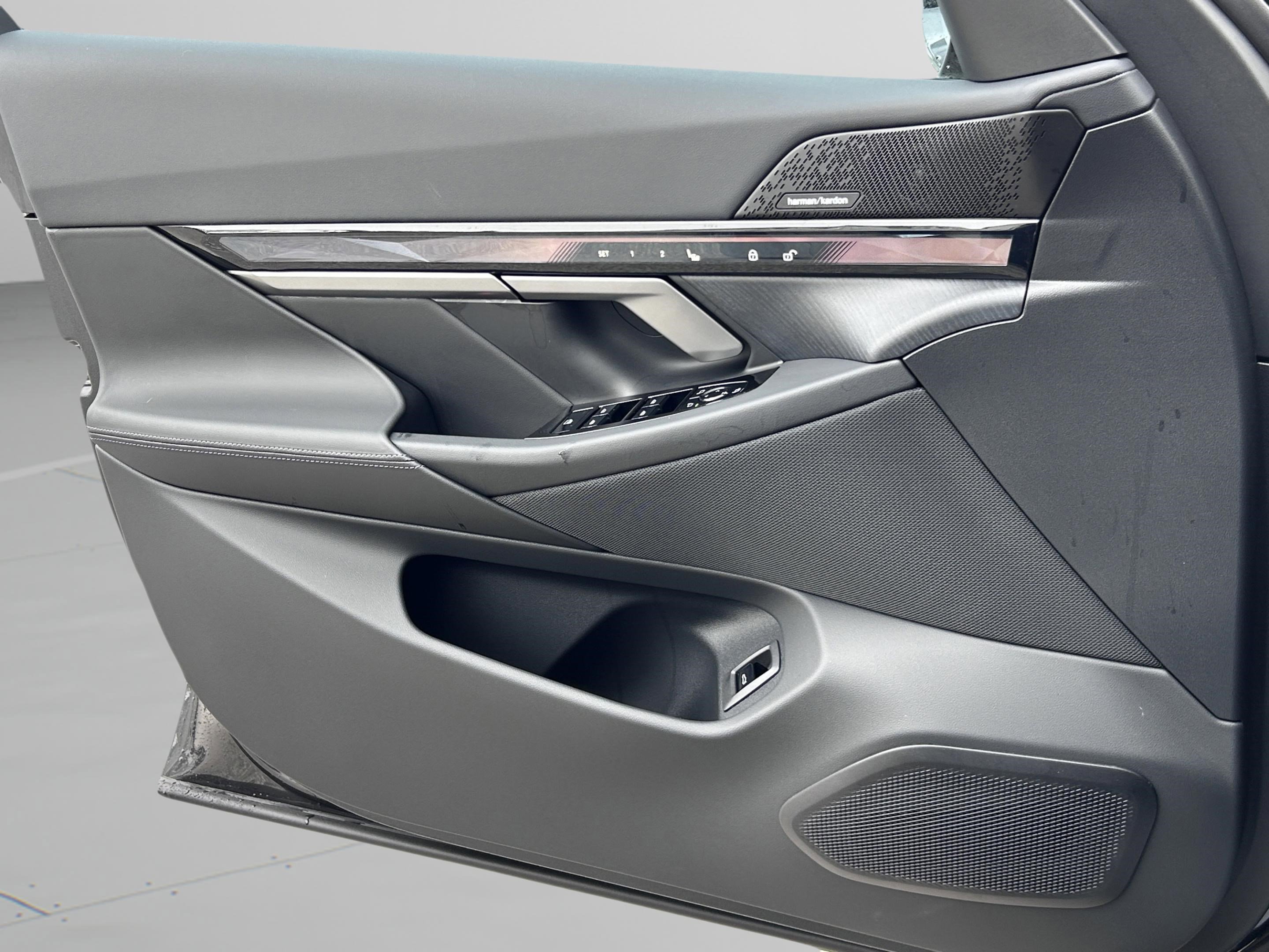 Used 2026 BMW i5 eDrive40 w/ M Sport Package image 24