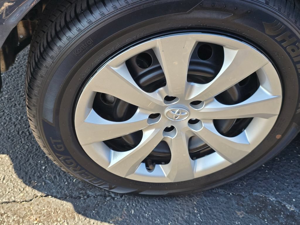 Used 2025 Toyota Corolla LE w/ Convenience Package FWD image 11