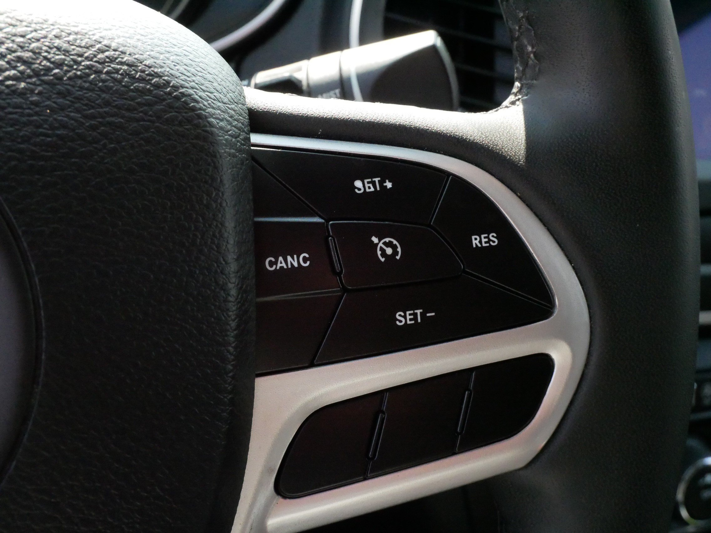 Used 2022 Jeep Cherokee Latitude AWD/4WD image 25