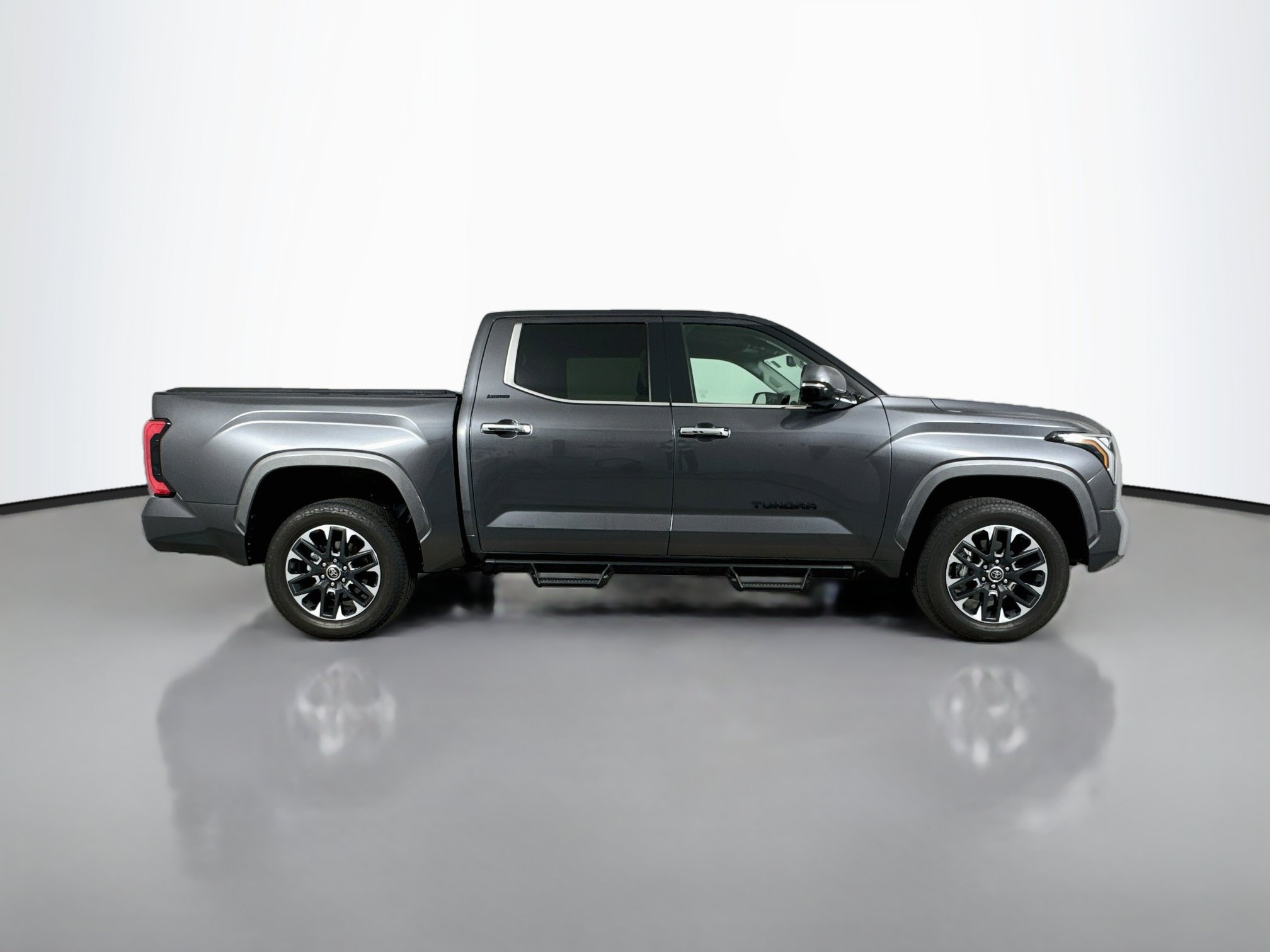 Used 2024 Toyota Tundra Limited AWD/4WD image 8