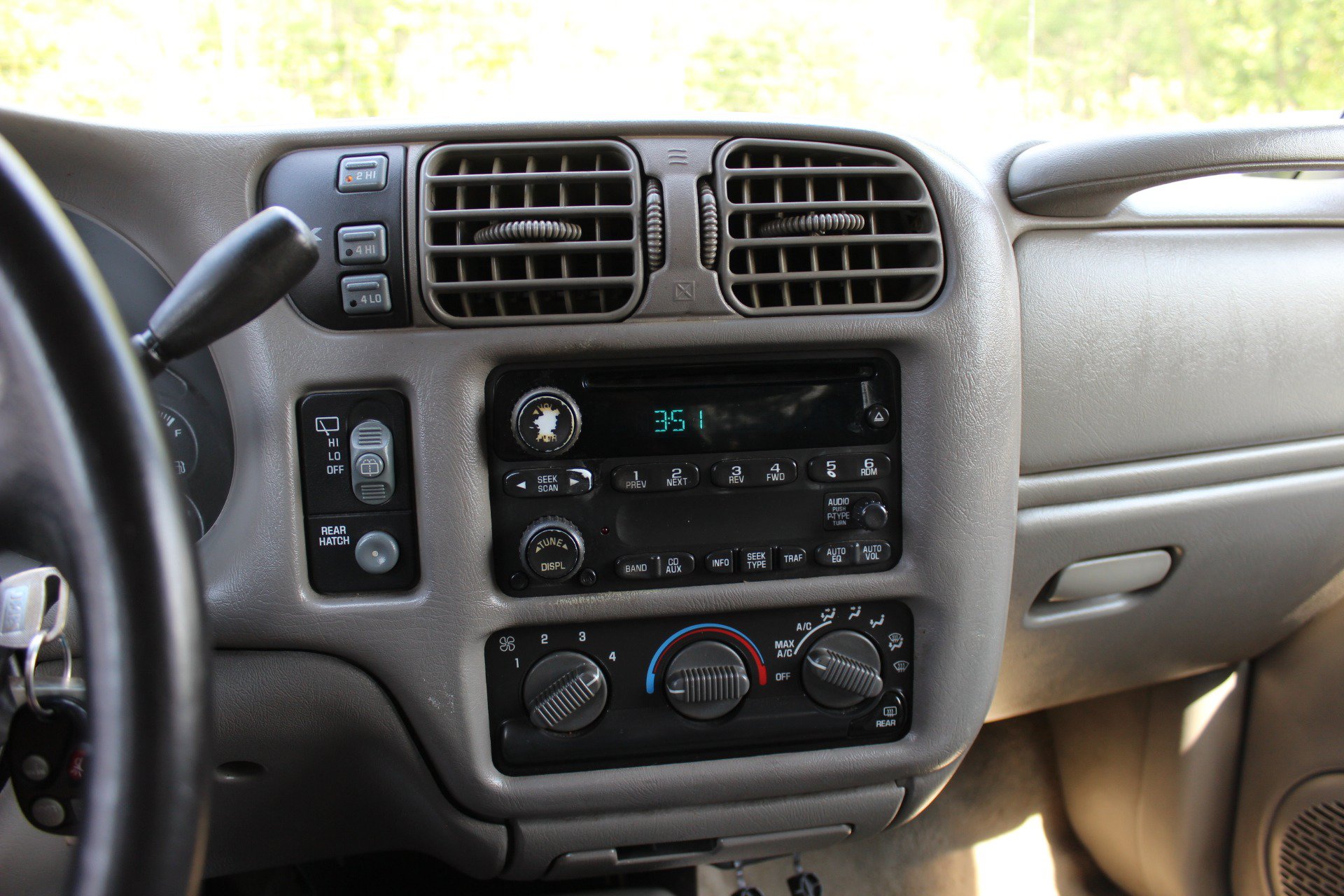 Used 2004 Chevrolet Blazer LS w/ Preferred Equipment Group AWD/4WD image 23