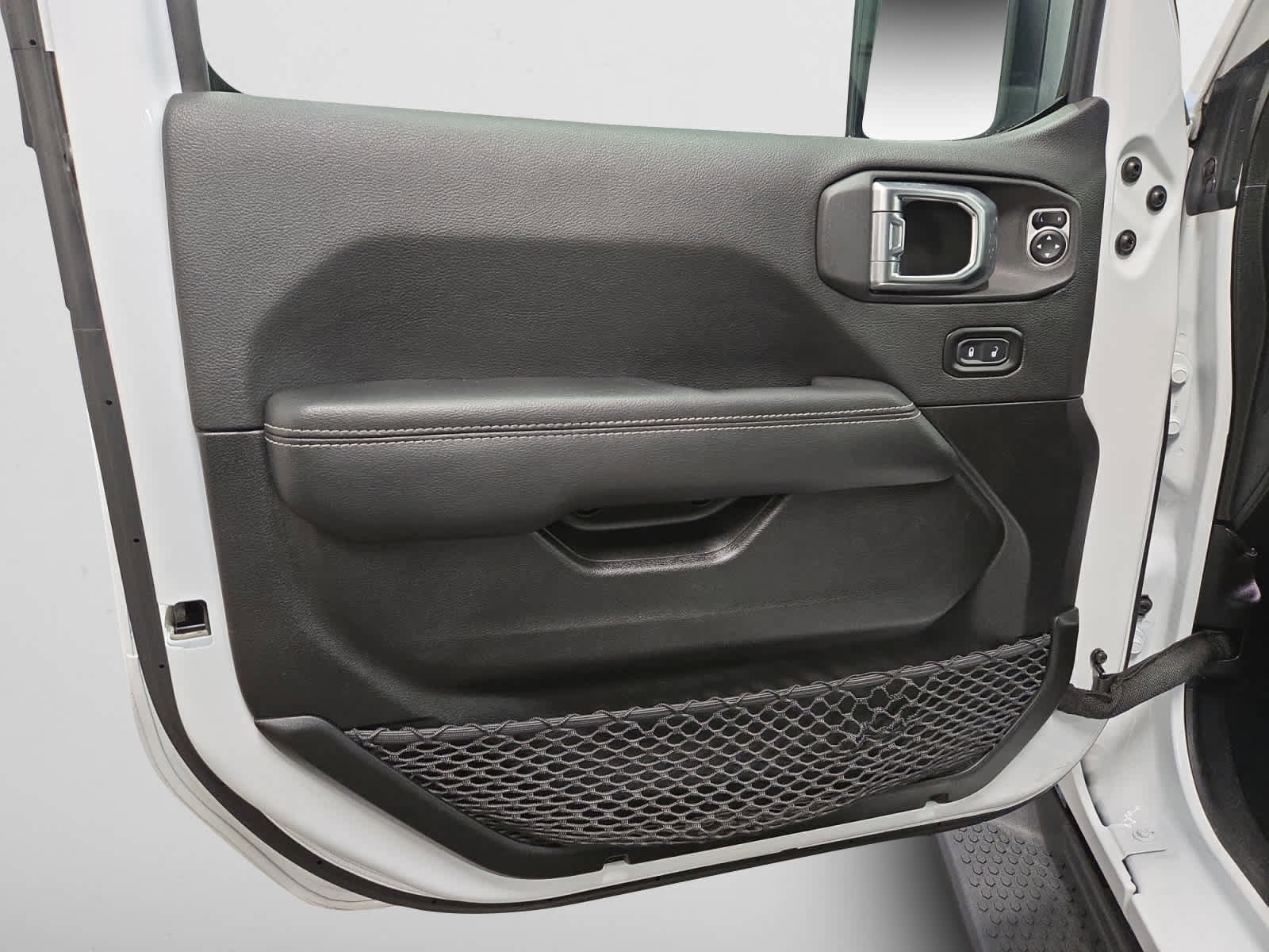 Used 2022 Jeep Wrangler Unlimited Sahara image 15