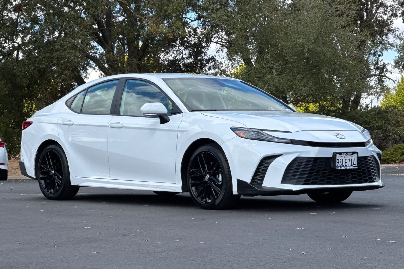 Used 2025 Toyota Camry SE FWD image 9