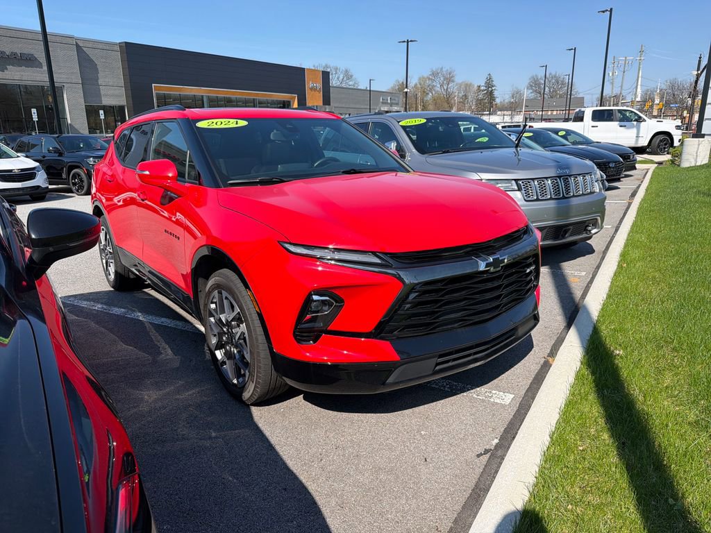 Used 2024 Chevrolet Blazer RS w/ Enhanced Convenience Package image 4