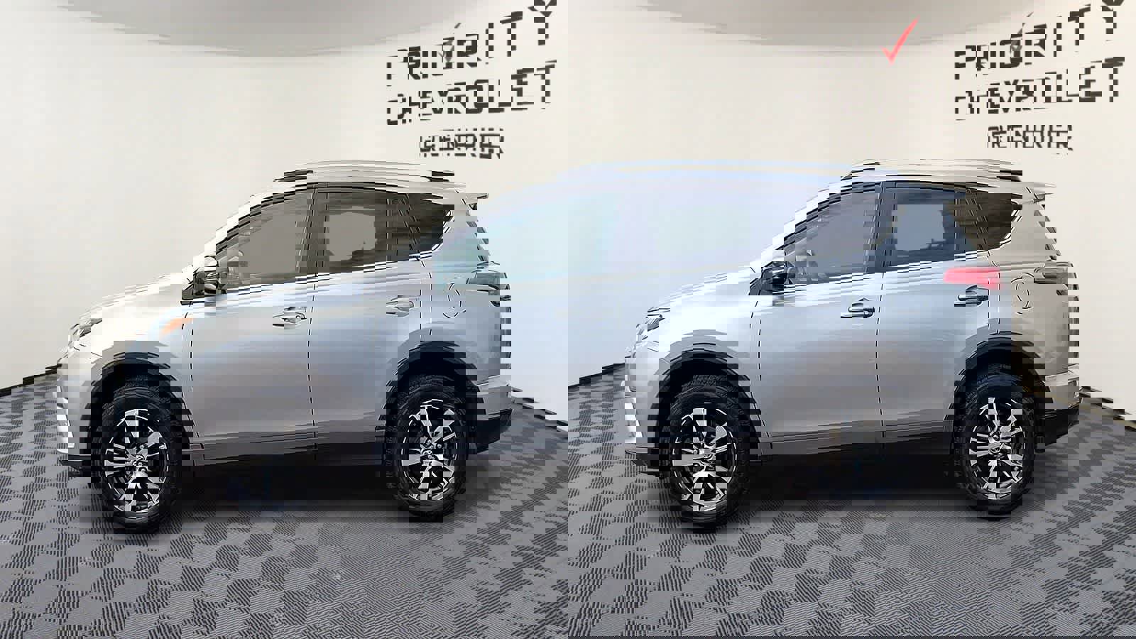 Used 2018 Toyota RAV4 XLE AWD/4WD image 5