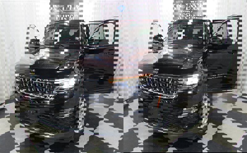 Used 2023 Jeep Grand Cherokee Limited image 50