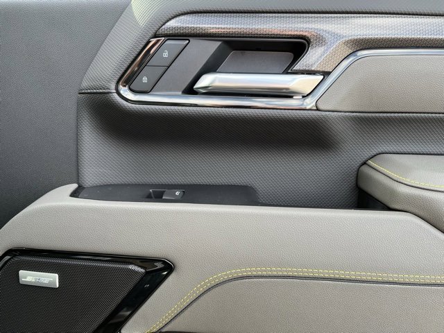 Used 2025 Chevrolet Silverado 2500 ZR2 w/ Technology Package image 21