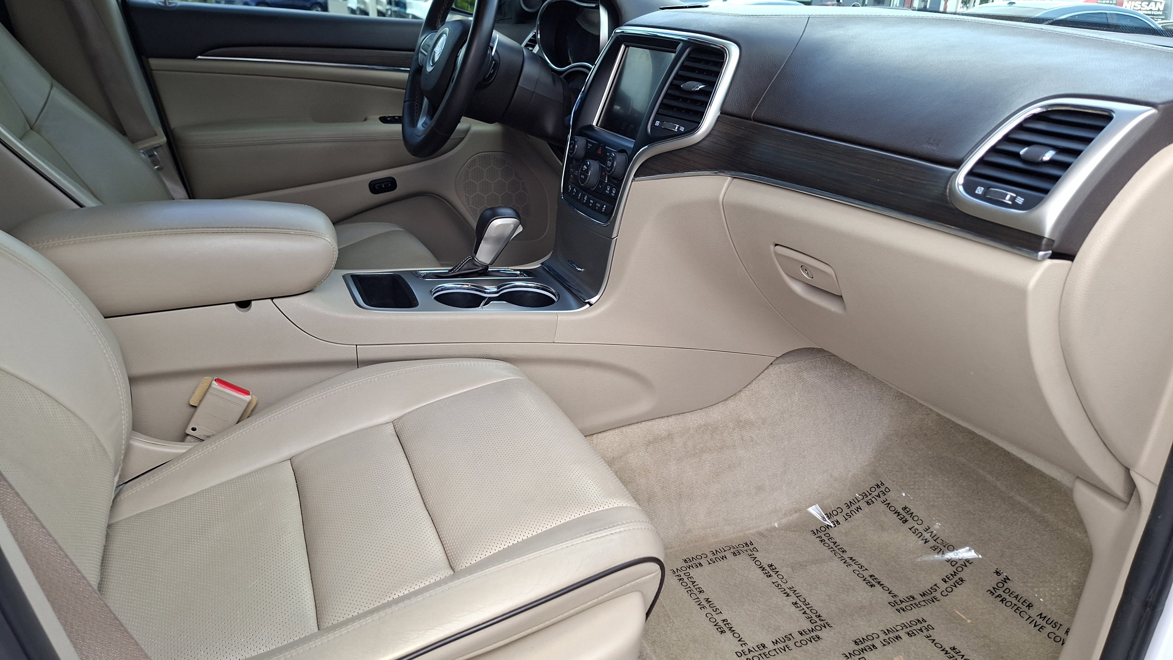 Used 2017 Jeep Grand Cherokee Overland w/ Jeep Active Safety Group image 23