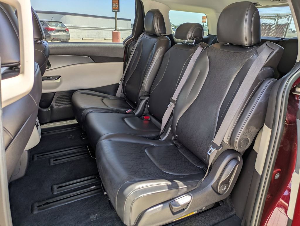 Used 2023 Kia Carnival LX FWD image 24