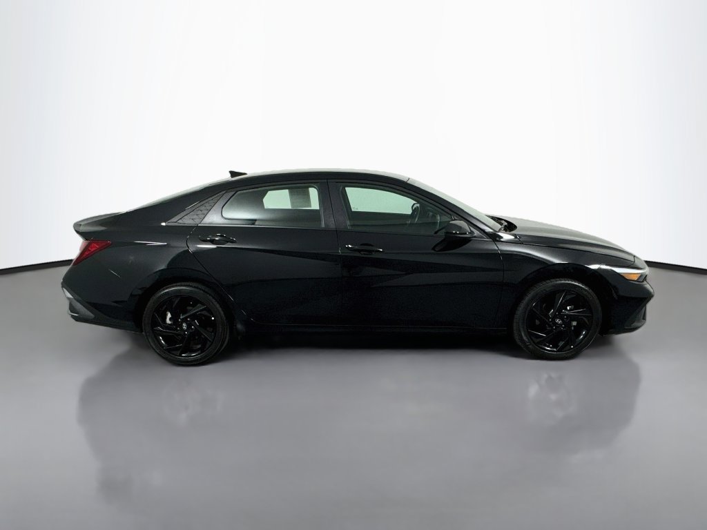 Certified 2026 Hyundai Elantra Sport FWD image 4
