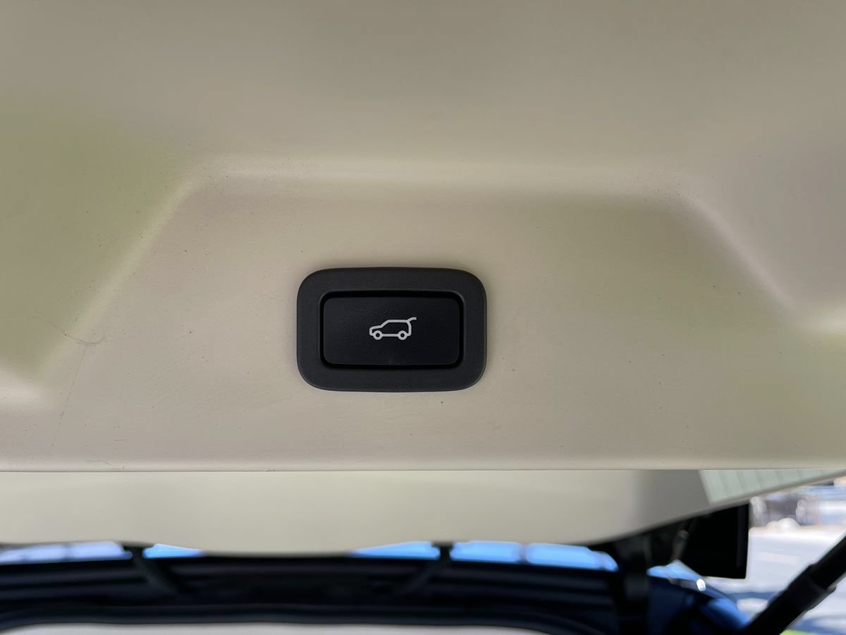 Used 2017 Land Rover Range Rover HSE AWD/4WD image 12