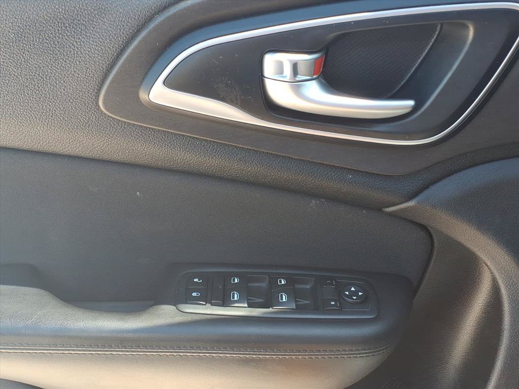 Used 2016 Chrysler 200 Limited w/ Anniversary Edition FWD image 19