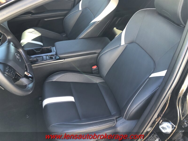 Used 2025 Toyota Camry SE w/ Convenience Package FWD image 12